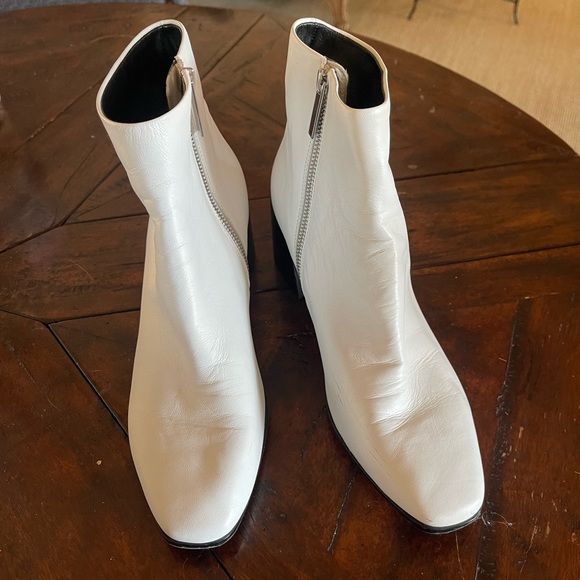 Sigerson Morrison soft white leather boots, size 9. - Picture 7 of 7